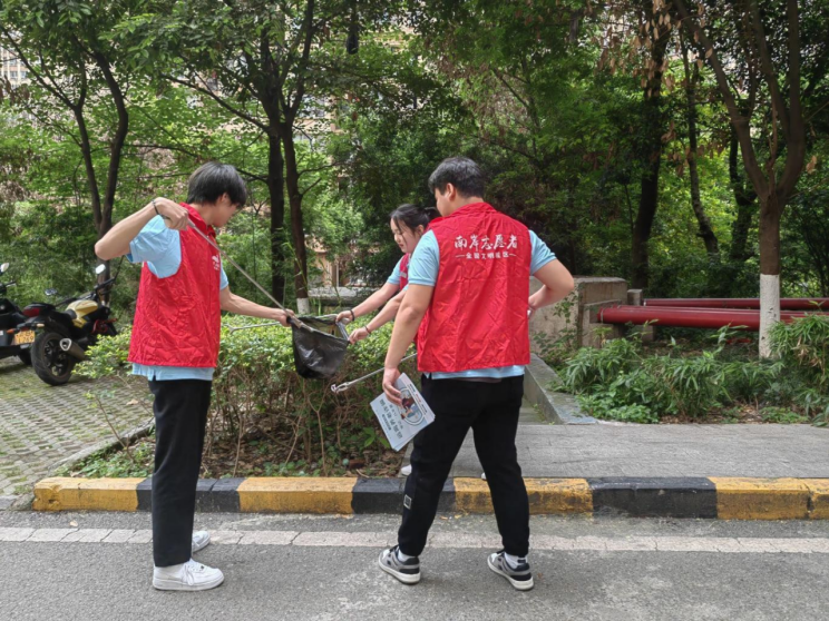 大学生社区实践计划丨志愿服务进社区 为民服务暖人心-院团委