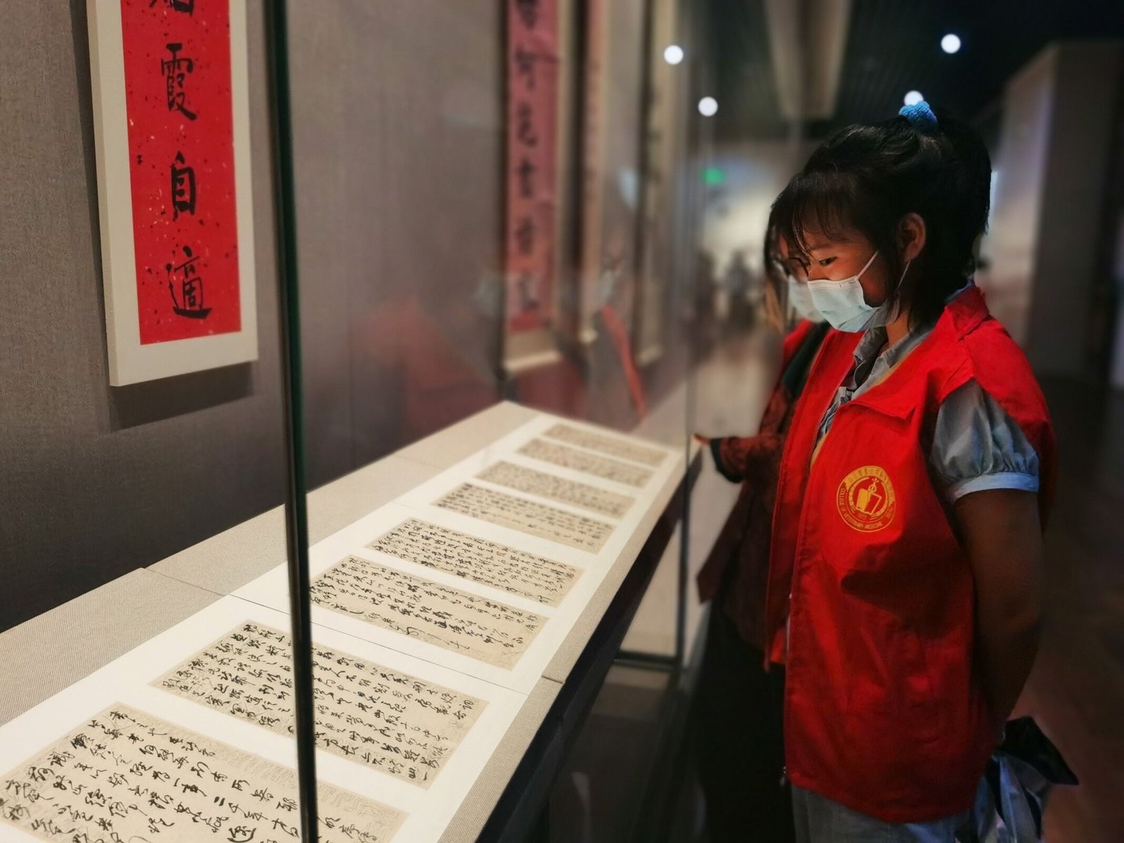 一针一线刻岁月 一版一图传匠心——江苏农林职业技术学院学子深耕金坛刻纸非遗传承