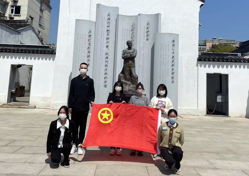 一针一线织传承 青春赋能云锦美——江苏经贸职业技术学院学子深耕非遗传承实践