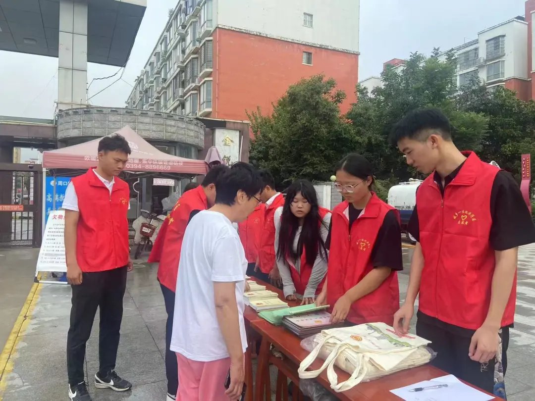 电苑韶华，智启未来——重庆电子工程职业学院学子的多彩校园生活