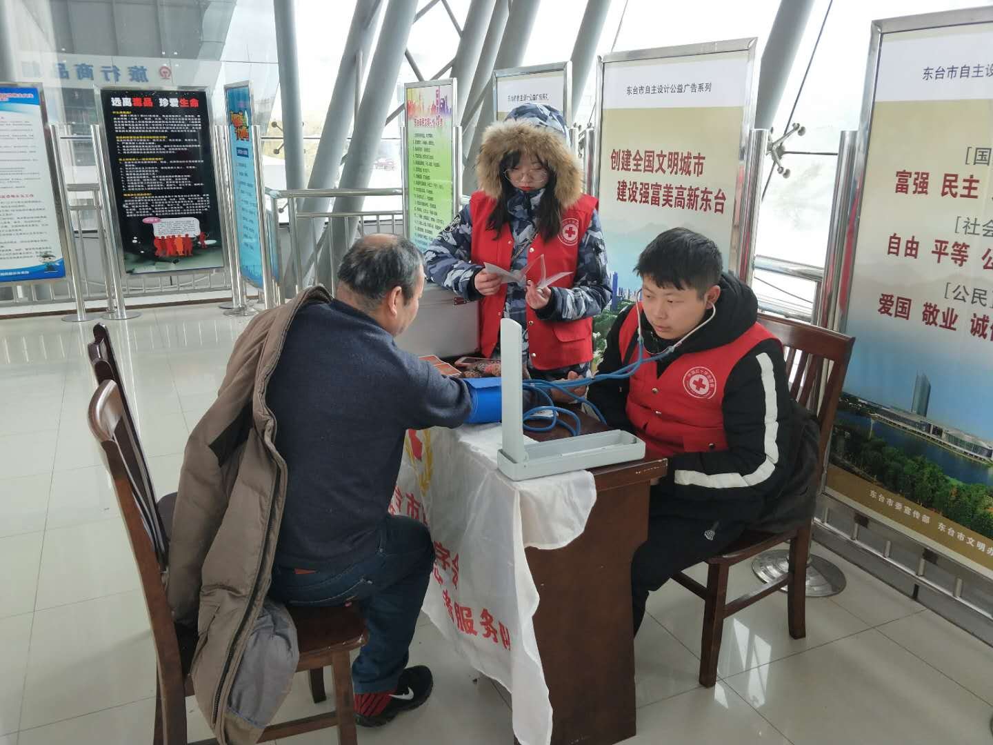 守护城市绿肺：南京科技职业学院环境监测技术专业学生湿地生态监测志愿服务纪实