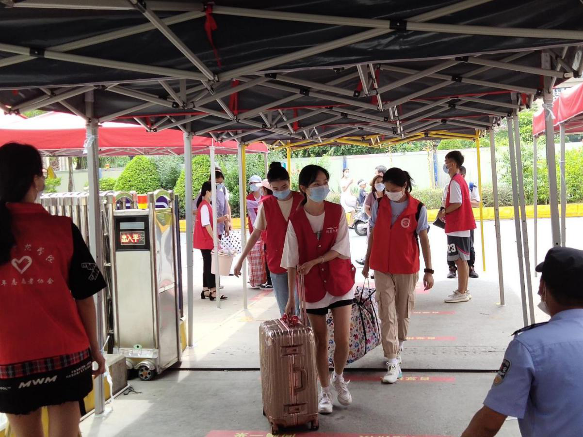 点赞！我校近500名志愿者圆满完成迎新志愿服务工作